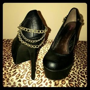 Platform heels with chain detail.